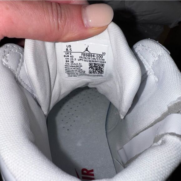 Women’s Nike Air Jordan Elevate High Tops NWT White size 8.5 - Picture 3 of 3